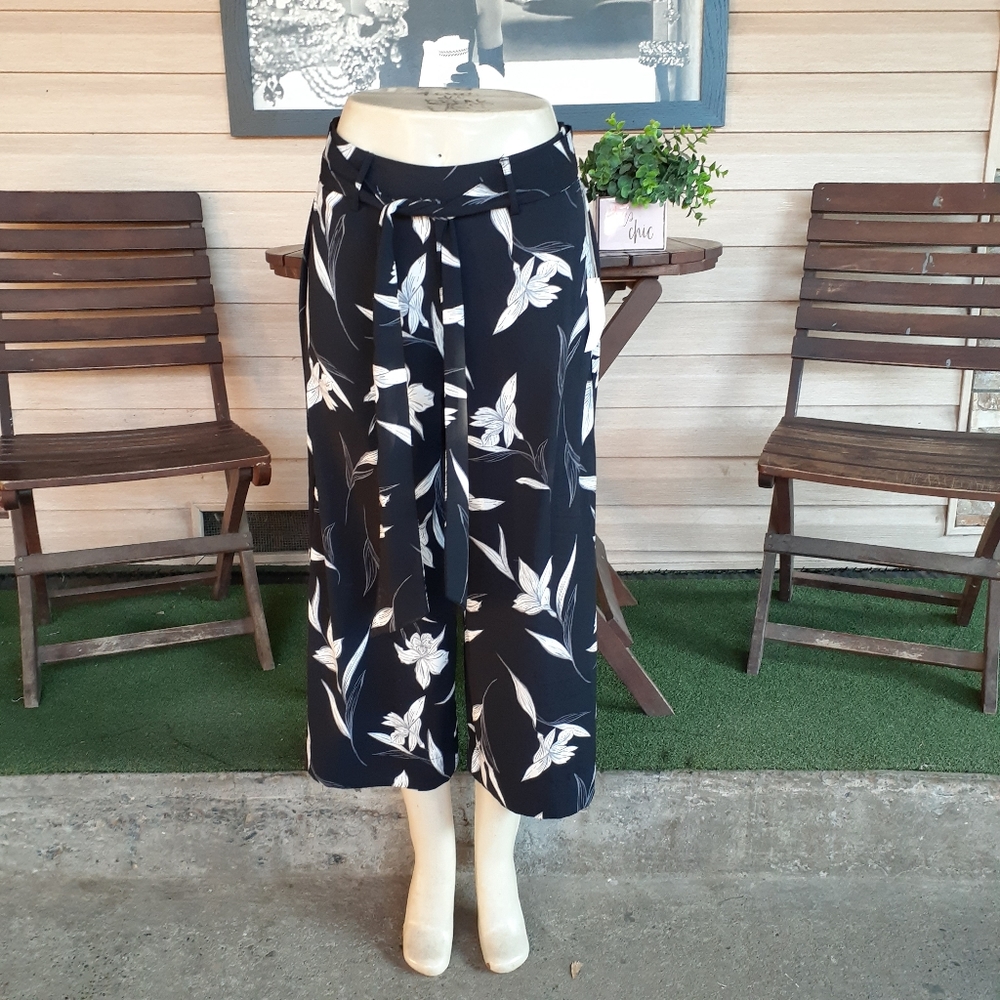 NWT Women's Floral Print Regular Fit Mid Rise Pant